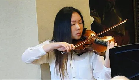 Alumni Ejin Hur Violin.jpg